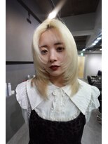 ワンズオゼ 渋谷(ONE's oze)&nbsp;ハイトーン/ダブルカラー/クラゲヘアー/オリーブグレー/小顔/