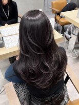 クラム(clam.)&nbsp;後ろ姿から可愛い♪高めのレイヤーでさらに動きのある巻き髪