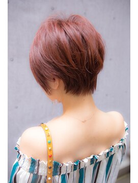 リル(Lilou) Lilou 大人可愛い小顔ショートスタイルサイドシルエット