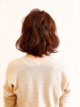 ラッソ ルーツヘアー 明石店(laco Roots Hair)の写真/髪の悩みもヘナカラーで解決♪「ツヤ」や「ハリ・コシ」を与えてくれるカラーでキレイな髪をキープ☆