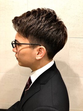 グレイスフル バーバープラチナム 六本木店(Graceful Barber platinum) スーツにキマるビジネススタイルショートレイヤー<理容室>
