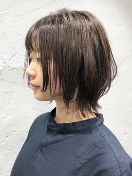 ボウ(BEAU) アッシュブラウンで暗めでもナチュラルな軽さ◎柔らかレイヤー