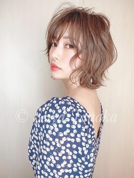 エル(elle) 大人可愛い20代30代40代小顔ワンサイドショートボブ丸み前下がり