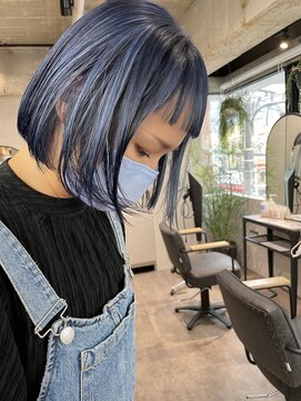 ゼスト クレス(ZEST Cres) 【cres奈佳子】ペールブルー×ネイビー、切りっぱなしボブ