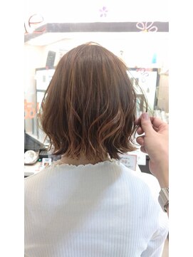 マリーインターナショナル 浦添店(MARIE INTERNATIONAL) 外はねくびれボブベージュブラウンショートボブ