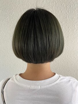 パリスパート2 マット 丸い シルエット グラデーション ボブ ヘアスタイル