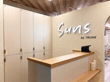 サンズバイトランク(SUNS by TRUNK)の雰囲気（ネオンサインの受付スペース♪）