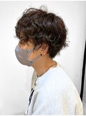 刈り上げショート強めパーマ