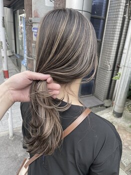 ヘアカロン(Hair CALON)の写真/気になりだす白髪ぼかしもお任せ◇大人女性の髪の悩みを解決し、魅力を引き出すカラーを実現。