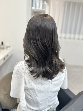 クアン(Cuan) ウェーブミディ/ オリーブグレージュ