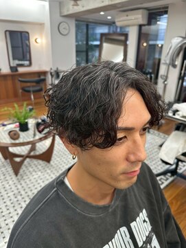 ザデイトウキョウ 表参道 青山(THE DAY TOKYO) 表参道駅MEN’S/ニュアンスパーマ/刈り上げセンターパート