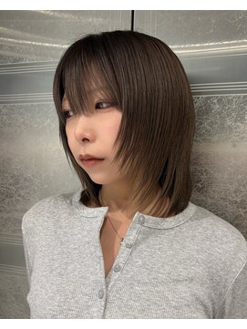 ノラ ウメダ(NORA UMEDA) レイヤーカットシャギーカットミディアムレイヤーY2K平成
