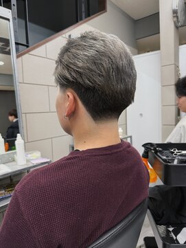 ハイセンス(HISENSE) メンズカットテーパーフェードメンズセンターパート【GIA】