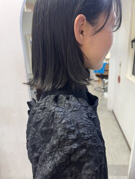 ラビリンス(Labyrinth) ツヤツヤの髪と切りっぱなしボブ