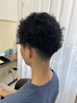 コアフィールフィス(COIFFURE fils) 《見附　今町》メンズ刈り上げパーマ　黒髪