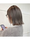 髪質改善トリートメント艶髪ハイトーングレージュぱつっとボブ