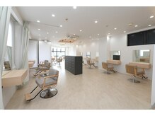リトル リンネ 栄(little×RINNE)の雰囲気（おしゃれでカフェのような店内/落ち着く雰囲気です♪［栄/栄駅］）