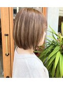髪質改善美髪細めハイライトくすみベージュ切っぱなしボブ
