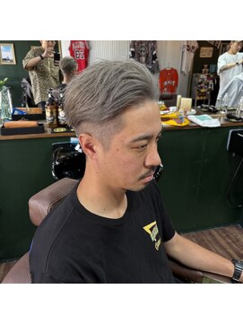 ゴートファミリー 川口(G.O.A.T FAMILY) トリプルカラーアッシュグレー　6ミリツーブロ　自然バック