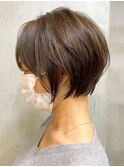 横浜西口切りっぱなしボブ外ハネボブワンカラーオリーブベージュ