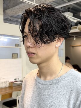 ガレージ バイ グリーン 原宿 表参道(Garage by green) 【JINKI】スパイラルパーマ×前下りセンターパート