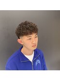 ラフスペインカールベージュカラーメンズパーマフェード10代