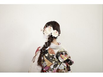 スタジオアイ 伊勢屋呉服店の写真/周りと差がつくワンランク上のヘアセットで大切な1日をより華やかに♪巻きおろしなどのコテ巻きも◎