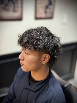 プラウド(PROUD) マレットヘア/パーマ/シルバーメッシュ/ハイライト/フェード