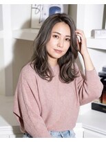 ハーツオオサカ(HE:ARTS OSAKA)&nbsp;センターパートがオシャレな大人の韓国ニュアンスヘア