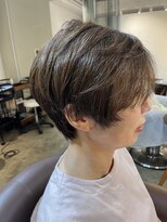 ビハインドザカーテン(BEHIND THE CURTAIN) くせ毛×白髪を活かしたレイヤーショートボブ