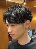 緩めシャドウパーマのセンターパートマッシュ◎