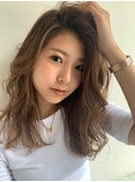 リラクシーアッシュベージュ 外巻きウェーブ セミロング