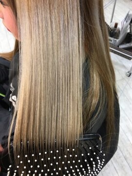 クレア(CREA) ホワイトミルクティーカラー