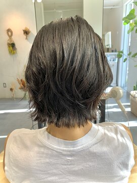 ラフ(RUFF) ツヤ髪外ハネショート