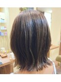 モノグレージュ×外はねボブ