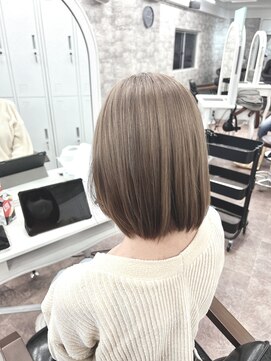 リファイン バイ アフィナー 本厚木店(Refine by Afinar) 【本厚木/本厚木駅】セルフブリーチのムラ直しグレージュ