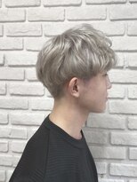 ビランチェ 池袋(bilancia)&nbsp;ホワイトブロンド/ベージュ/刈り上げマッシュ/池袋東口