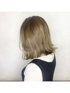 オーブ ヘアー アズール 吉祥寺店(AUBE HAIR azul) 外はねミディ×ミルクティーベージュ 【清水 祥】