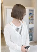 グレージュ切りっぱなしボブ前髪ありミニボブミルクティベージュ