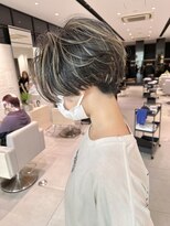 ステア ケース(stair case)&nbsp;大人かわいいハイライトグレージュ白髪ぼかし丸みショート