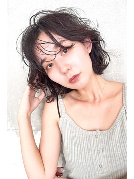 アールイー(Re) 2025 濡れ質感×くしゃっとレイヤーボブ