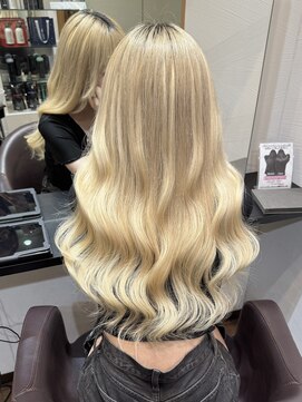 ビセ(VISE) ☆プルエクステで金髪ロングヘアに