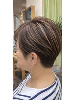 アルファ 深井店(ALPHA)&nbsp;刈り上げショート×白髪ぼかしカラー