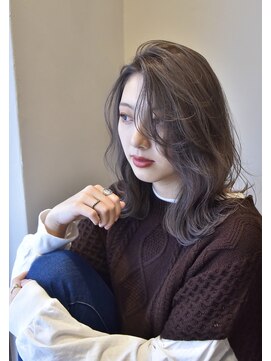 ビーラインブライトリー(Beeline★Brightly) 透明感シルバーベージュ×セミディ