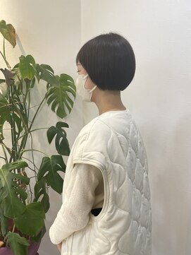 ユーリ(juli) オン眉×ショートボブ