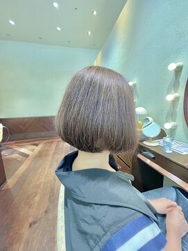 エルサフィロ ヨドヤバシ(el zafiro yodoyabashi) 【el zafiro yodoyabashi】大人女性ほんのり前下がりボブ