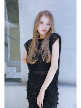 シア(sia) ハイトーン/レイヤーウェーブ/心斎橋