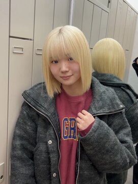 ローレン(Lolen.) 【ホワイトブロンド/似合わせカット】しまゆー