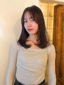 ロティー(loty) セミロング　顔周り　レイヤーカット　シースルーバング　20代