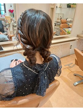 コワフュールエミカ(coiffure EMIKA) ツインアレンジ。